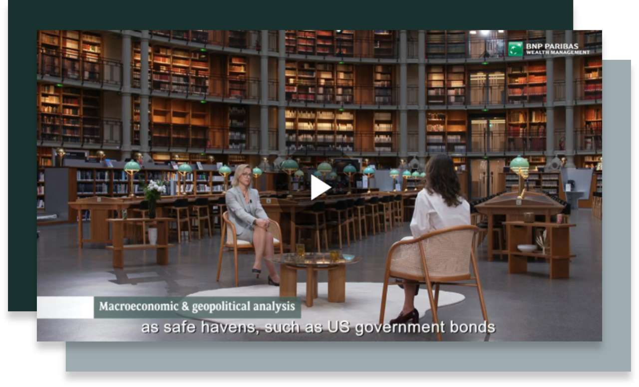 two women in chairs, at the middle of the Bibliothèque Nationale de France, they're discussing